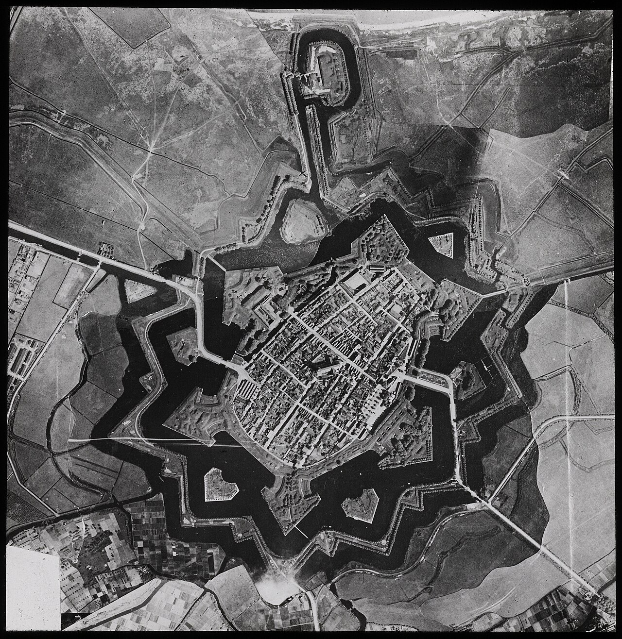 An early aerial photograph of Naarden